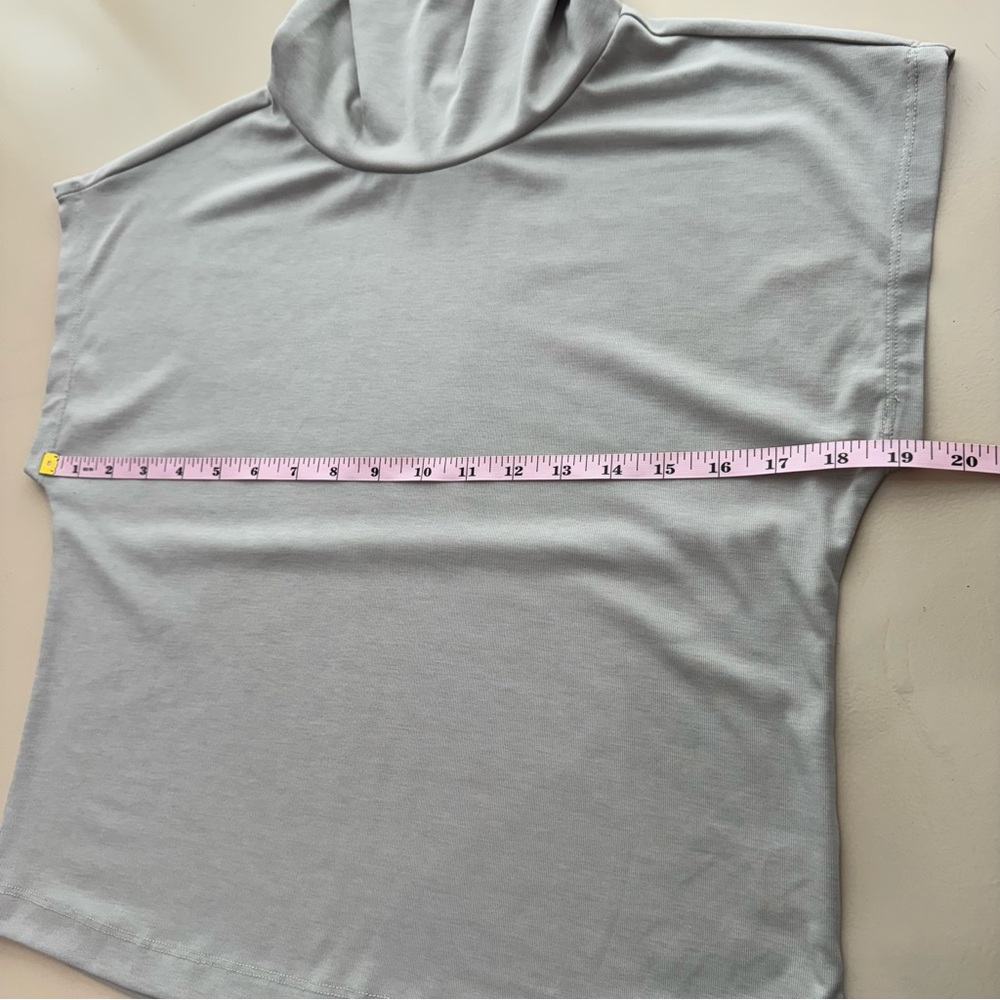 Evereve Short Sleeve Mock Neck Top in Light Beige - Picture 7 of 12